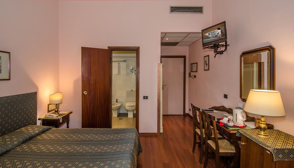 Hotel Rex Lucca Bilik gambar